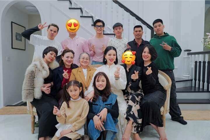 Mẹ ruột Lệ Quyên là amp;#34;ngôi sao quận Hai Bà Trưngamp;#34; một thời: U90 đẹp phúc hậu, sống trong biệt thự như lâu đài - 9