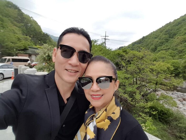 Mẹ ruột NSND của Linh Nga: Giai nhân nức tiếng về già vẫn đẹp rạng rỡ, sống hạnh phúc bên chồng phong độ - 11