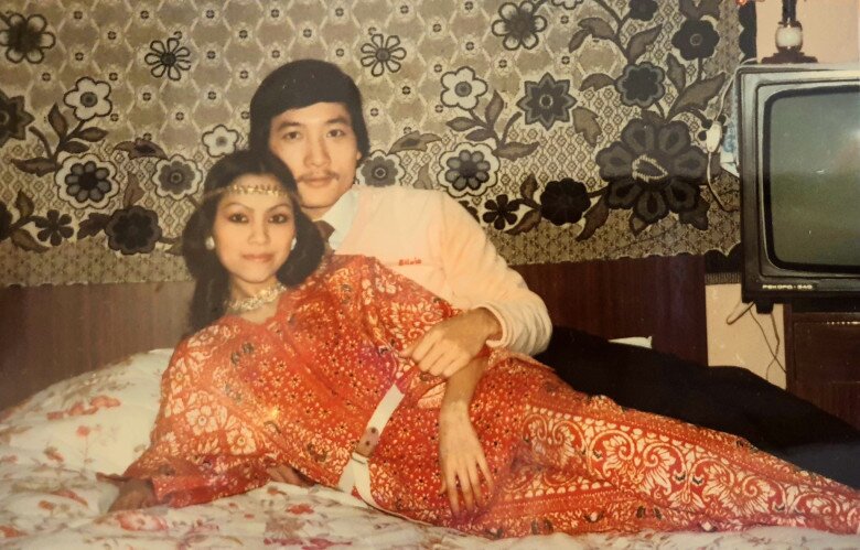 Loạt ảnh cưới vẫn được cặp vợ chồng NSND lưu giữ.