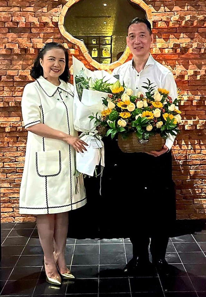 Nghệ sĩ Vương Linh có người chồng phong độ, yêu chiều vợ.