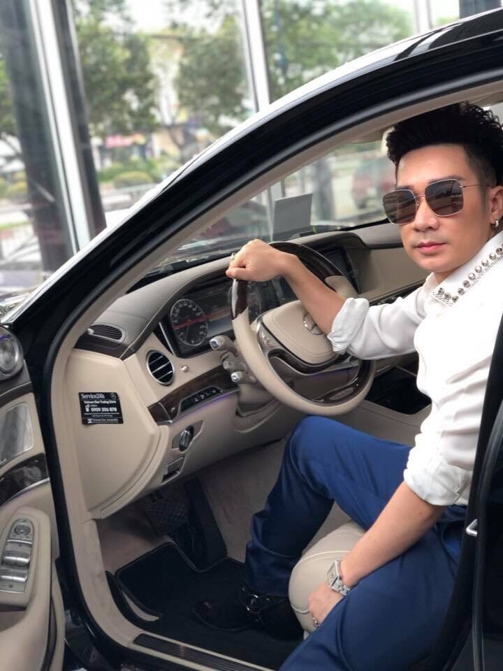 Nam ca sĩ chăm chỉ làm nghề, gom góp.