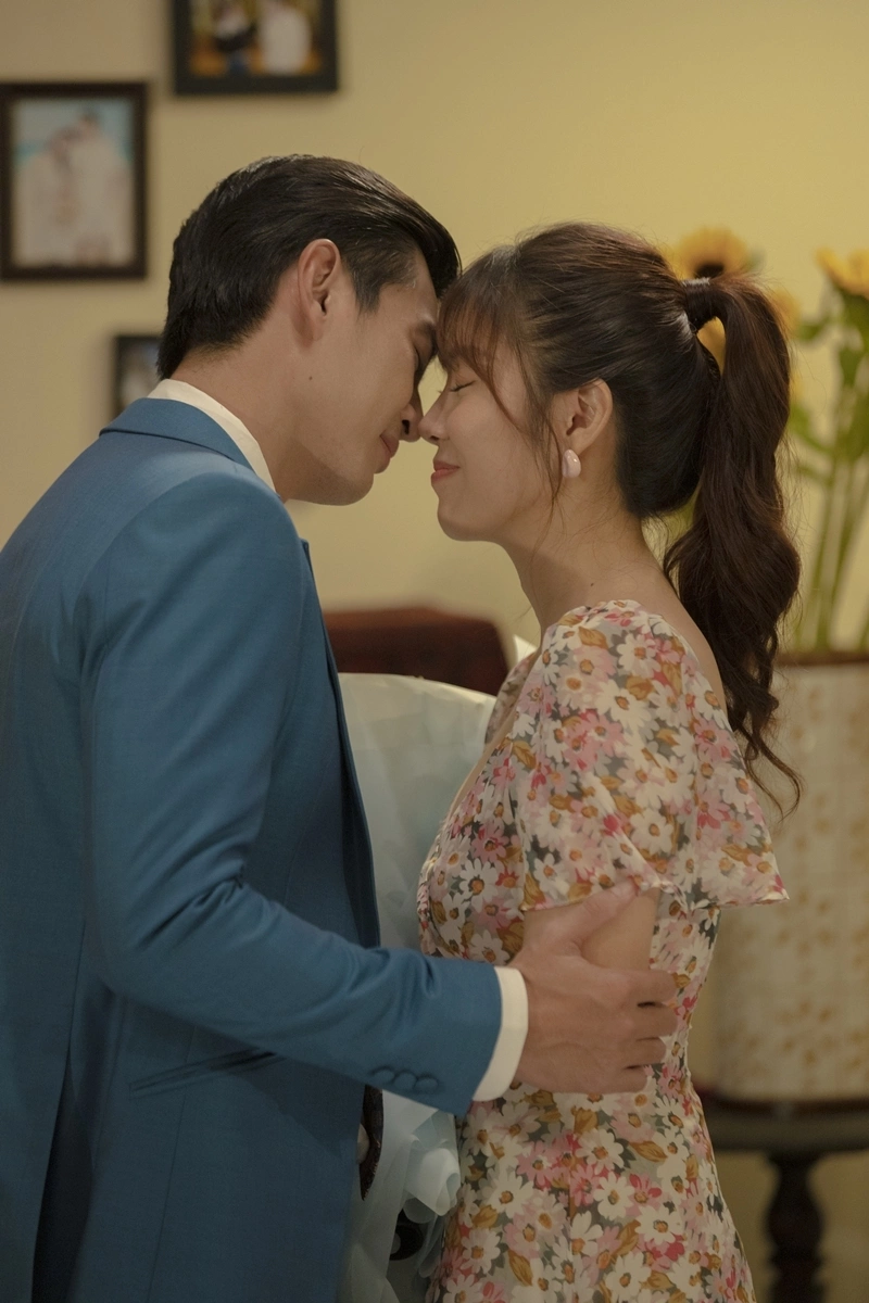 Lê Phương từng đề nghị Quốc Huy xưng vợ - chồng với mình, như cách cô và ông xã Trung Kiên chuyện trò ở đời thật, để họ có cảm xúc nhập vai.