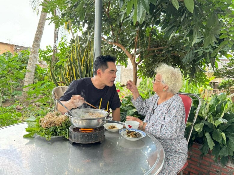 Nam diễn viên Việt 53 tuổi vẫn độc thân, cơ bắp cuồn cuộn: Mẹ gần 90 hứa để lại hết tài sản cho amp;#34;trai útamp;#34; - 3