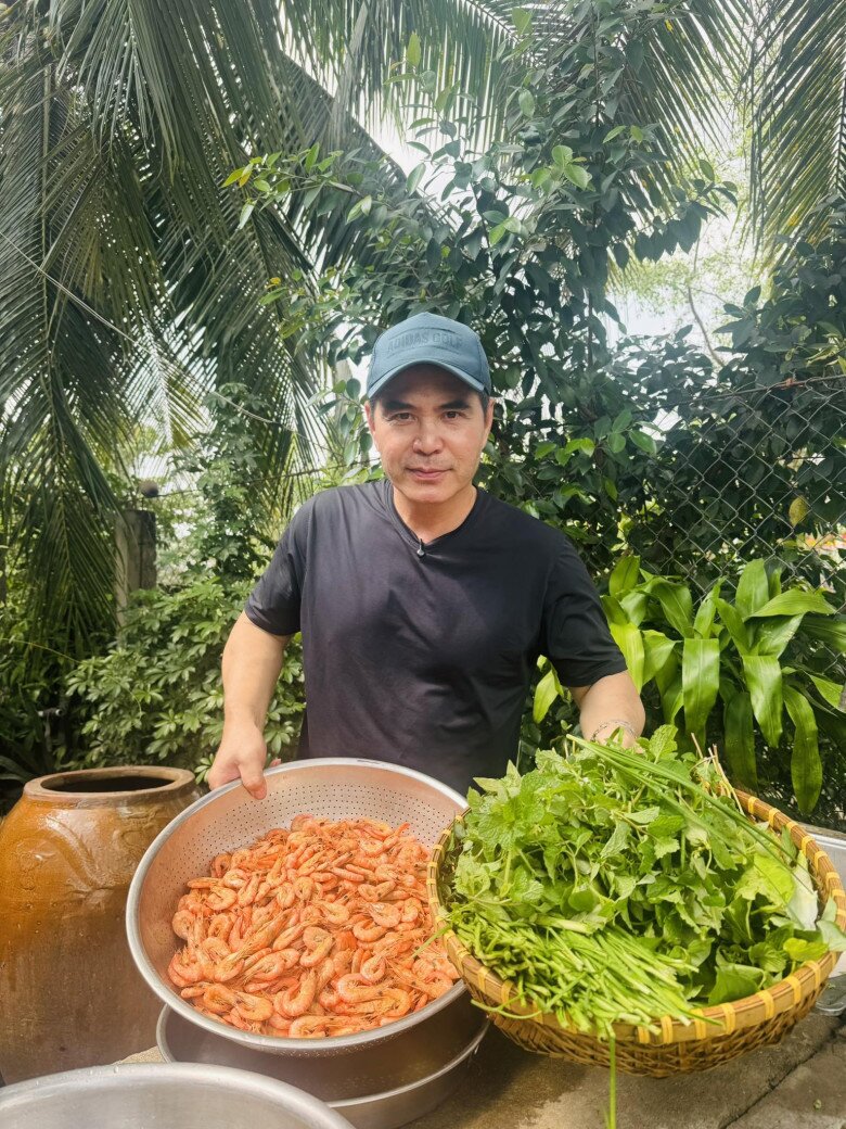 Nam diễn viên Việt 53 tuổi vẫn độc thân, cơ bắp cuồn cuộn: Mẹ gần 90 hứa để lại hết tài sản cho amp;#34;trai útamp;#34; - 12