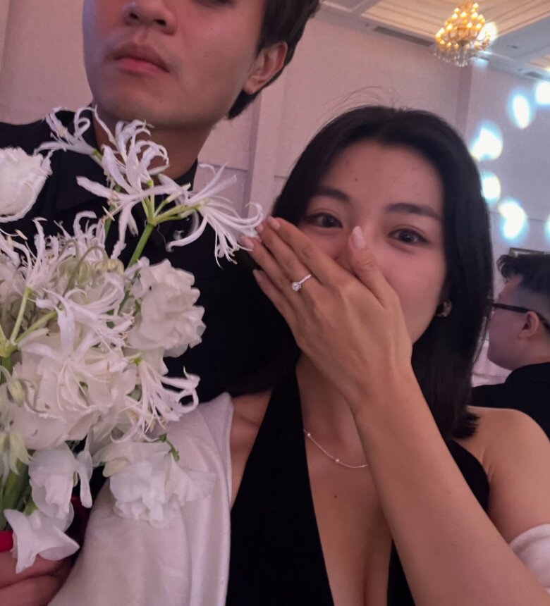 Nàng thơ gen Z được cầu hôn khi dự đám cưới em họ của bạn trai.