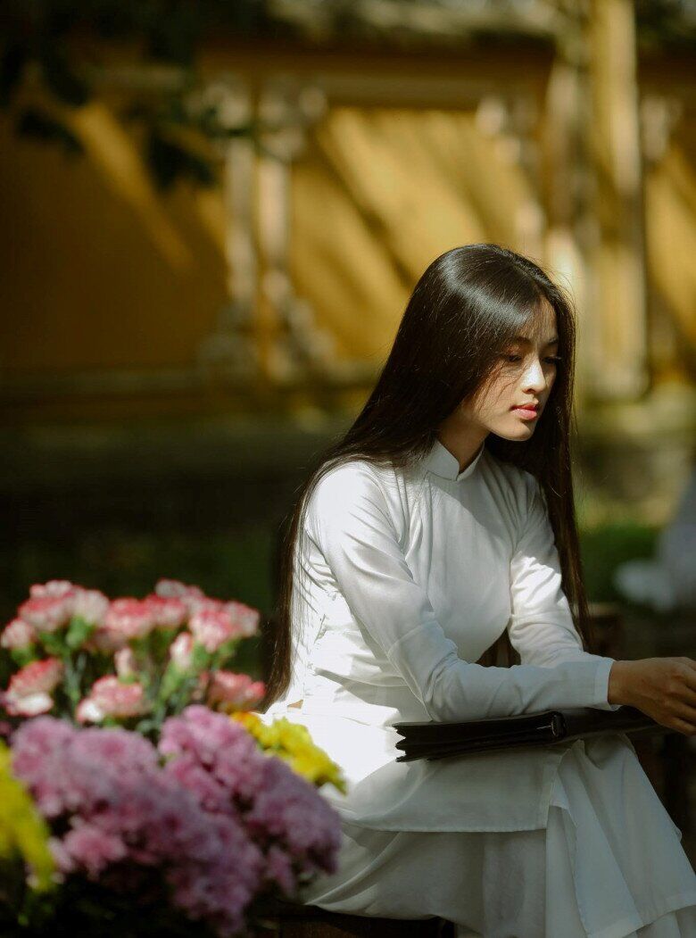 Vai nàng thơ Bích Diễm của Em Và Trịnh là bước đệm để Lan Thy bước vào con đường diễn xuất chuyên nghiệp.