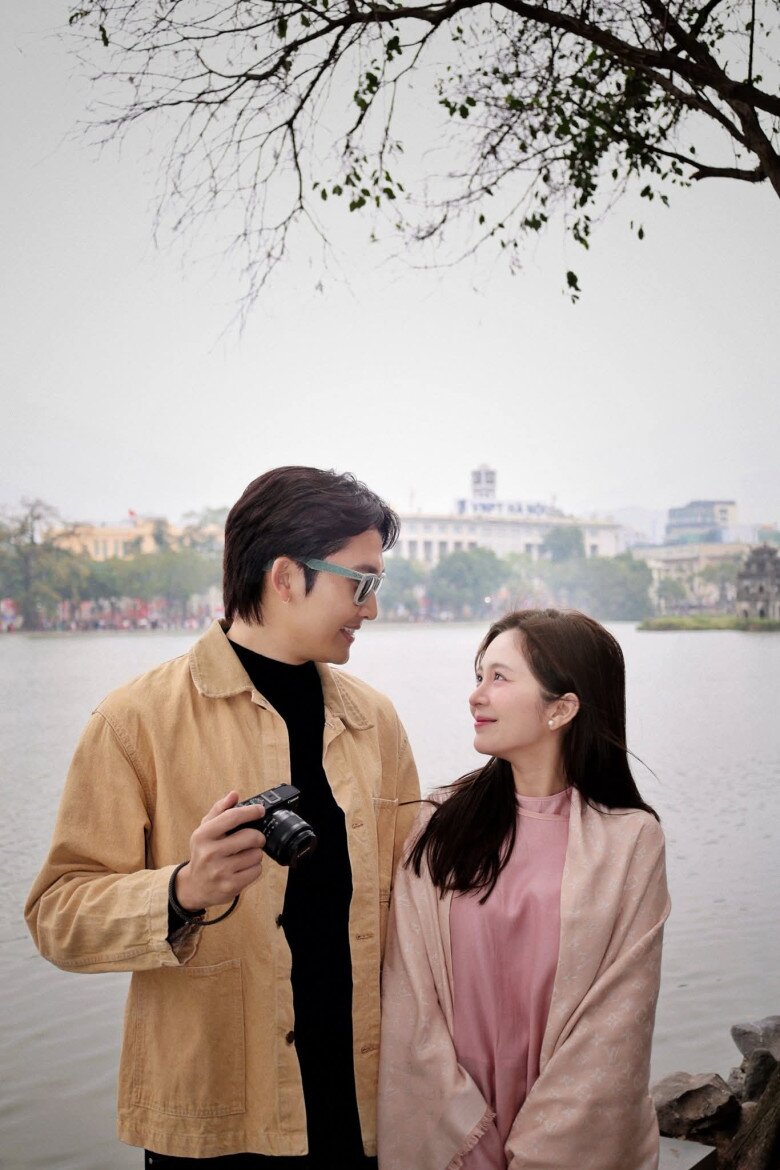 Ngọc Huyền vui vì giờ đây vợ chồng cô được thoải mái quay content, chia sẻ chuyện tình cảm trên MXH.