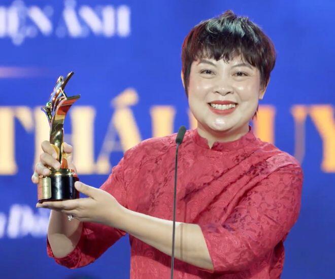 Đạo diễn Đặng Thái Huyền giành giải Đạo diễn xuất sắc nhất hạng mục Điện ảnh.