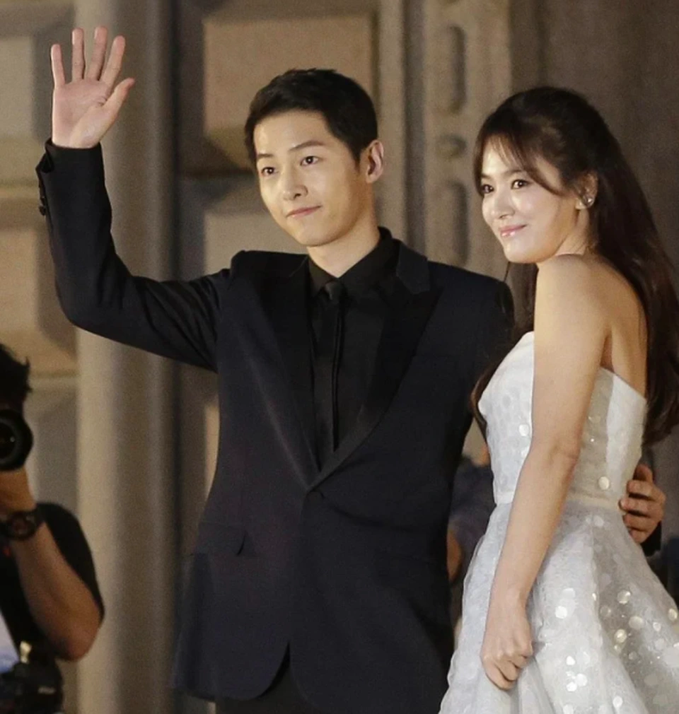 Lý do thực sự dẫn đến sự rạn nứt của Song Joong Ki và Song Hye Kyo vẫn luôn là đề tài được công chúng quan tâm.
