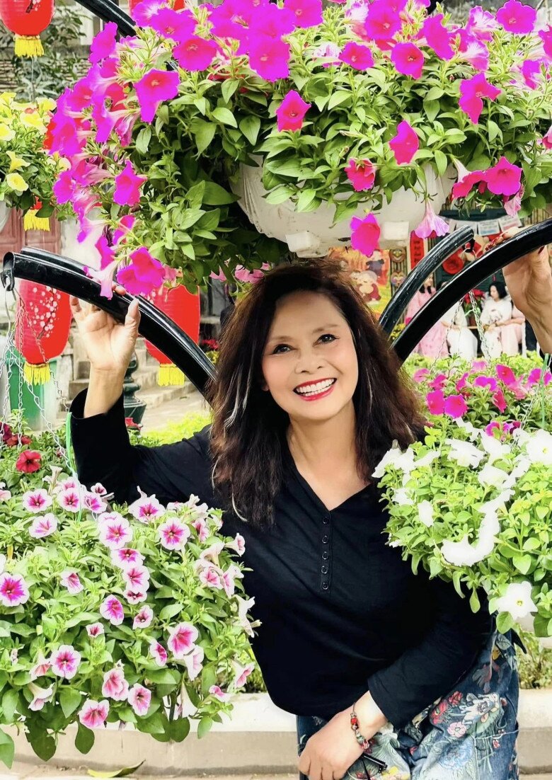 Nghệ sĩ NSND vẫn đẹp rạng rỡ theo thời gian.