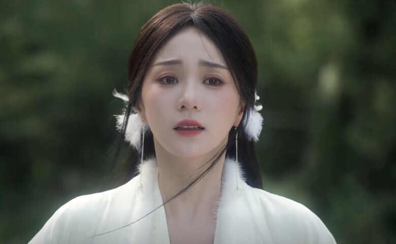 Ở một số góc, Hồ Ý Hoàn trông như chị em song sinh với Quỳnh Kool.