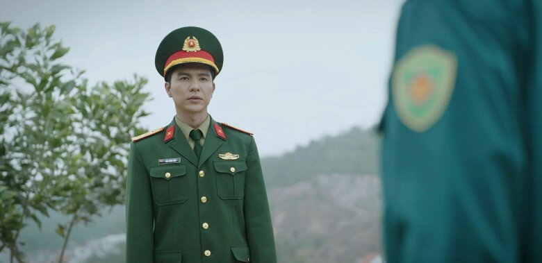 Tạo hình vai Trung tá Đào Minh Kiên của anh.