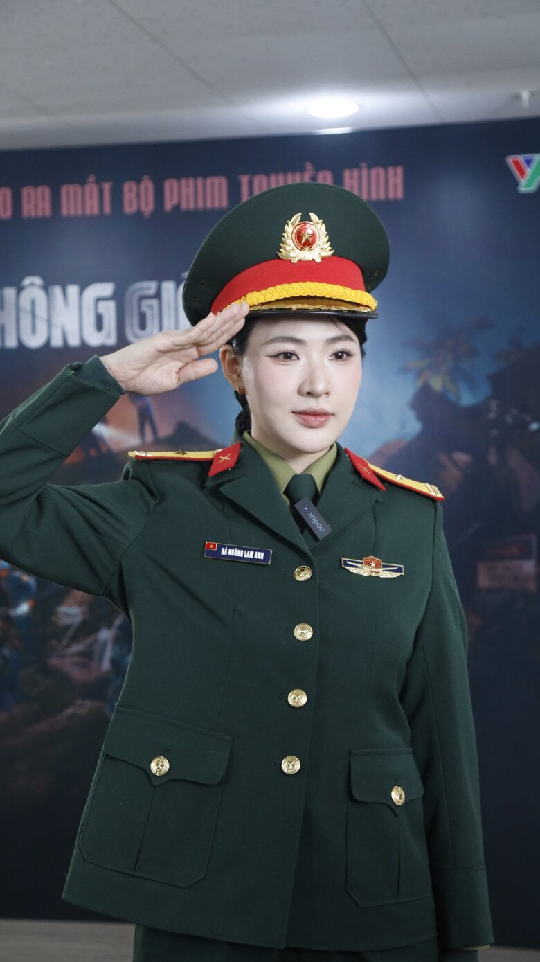 Tạo hình nữ quân nhân của Minh Trang.