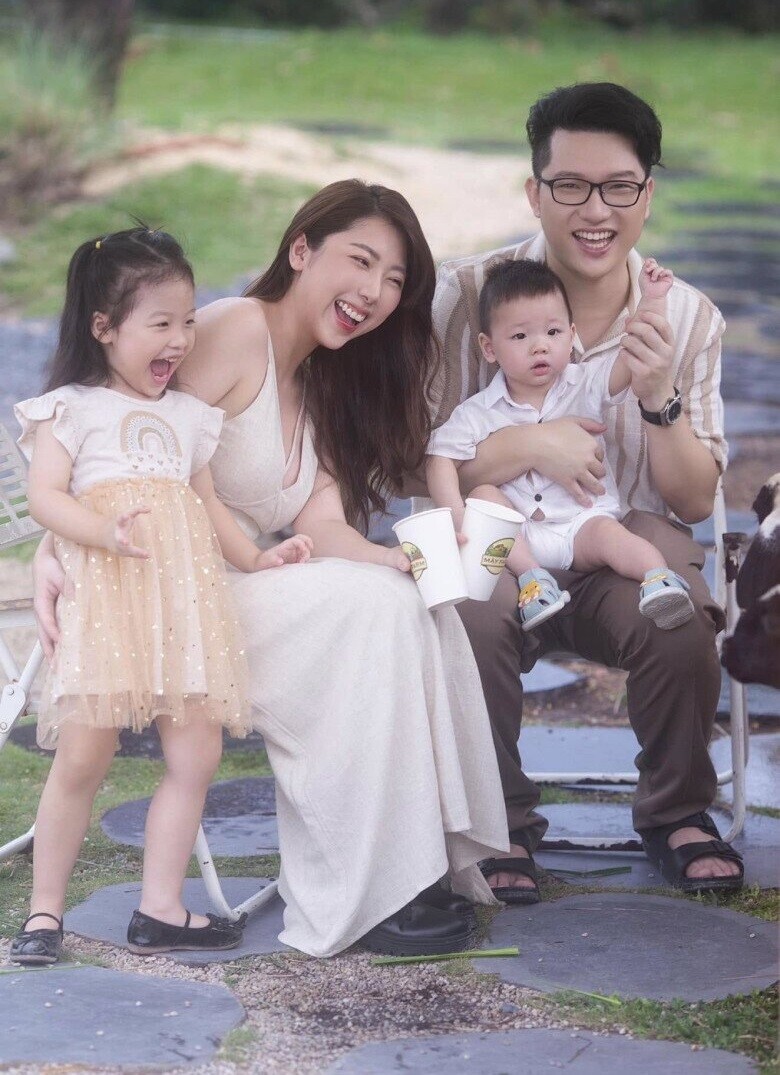 Huỳnh Mi đã kết hôn và có 2 con.