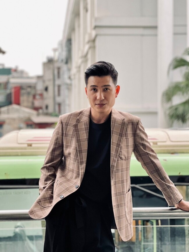 Nhưng anh khẳng định cả hai chỉ là đồng nghiệp thân thiết.