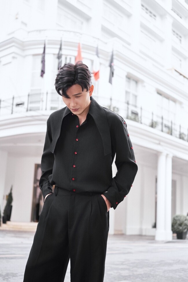 Đồng thời, anh cũng lấy lại được vóc dáng chuẩn của mình.