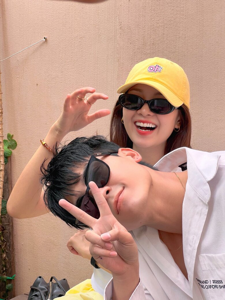 Trước tin đồn, nữ diễn viên Tam Triều Dâng khẳng định họ chỉ là đồng nghiệp. Còn Võ Điền Gia Huy vui vì khán giả thấy được phản ứng tốt của cả 2 nên mới xuất hiện lời đồn.