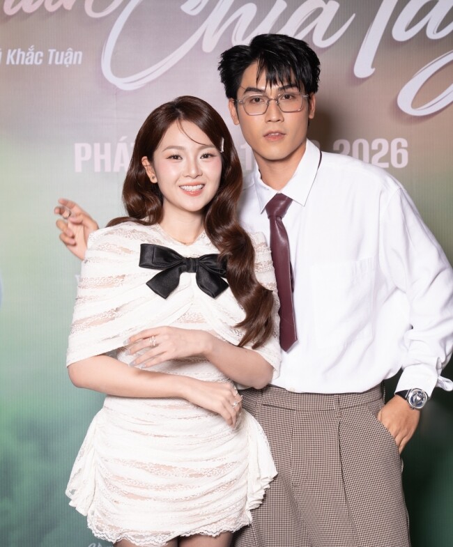 Võ Điền Gia Huy tiết lộ Tam Triều Dâng là người luôn chủ động chờ đợi anh sắp xếp lịch trình để trao đổi thêm về vai diễn.