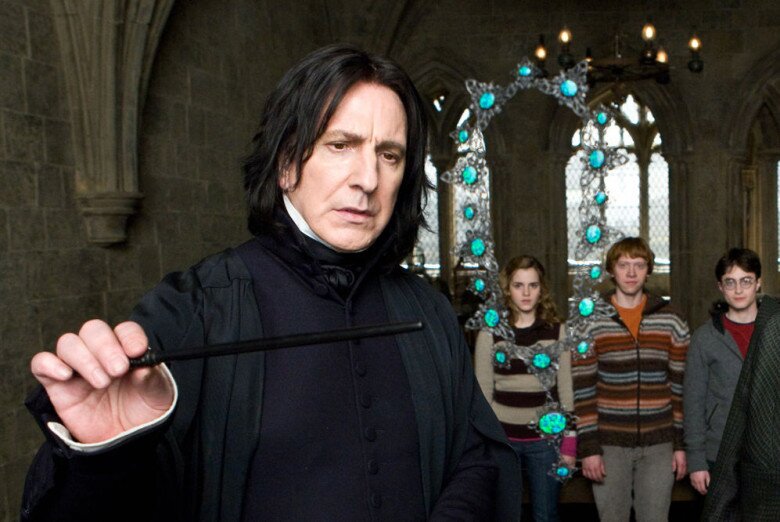 Hình ảnh thầy Snape do cố diễn viên Alan Rickman thủ vai đã in hằn vào tâm trí khán giả yêu Harry Potter.