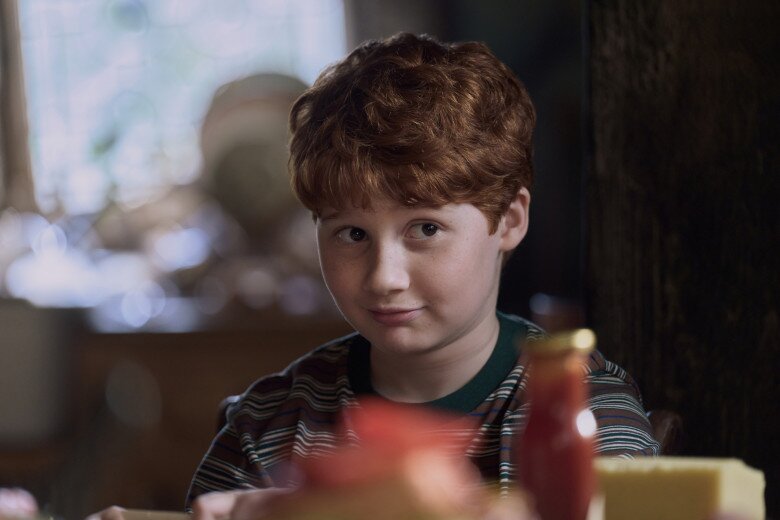 Trước Harry Potter bản truyền hình, Alastair Stout chỉ mới đứng trước ống kính máy quay chuyên nghiệp đúng 1 lần.
