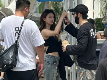 Diễn viên Huỳnh Hiểu Minh đi du lịch với bạn gái mới kém 22 tuổi