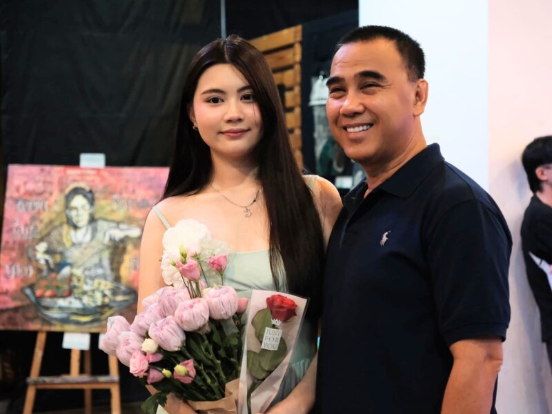 Mai Thảo Ngọc (biệt danh Hạt Dẻ, sinh năm 2008) là con gái út của MC Quyền Linh. Ở tuổi 18, cô nàng sở hữu nhan sắc xinh đẹp, được khán giả khen ngợi hết lời.