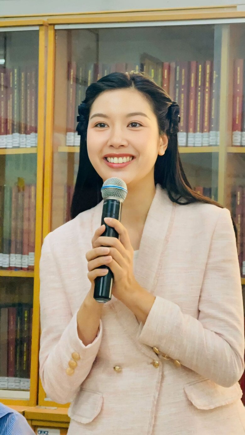 Người đẹp quyết tâm “thăng cấp” học vấn để có 1 nền tảng tri thức tốt.