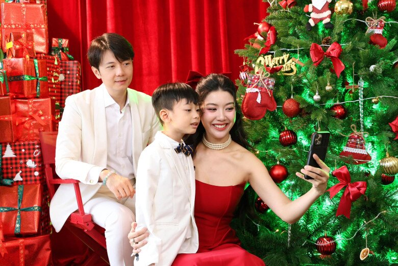 Quý tử đáng yêu của vợ chồng Á hậu Thúy Vân.