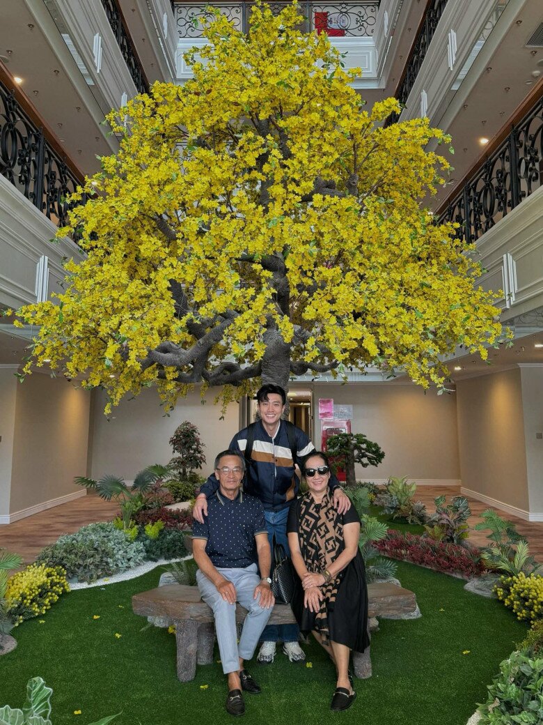 Quốc Trường từng đi làm phụ hồ, bán vé số để phụ giúp gia đình.