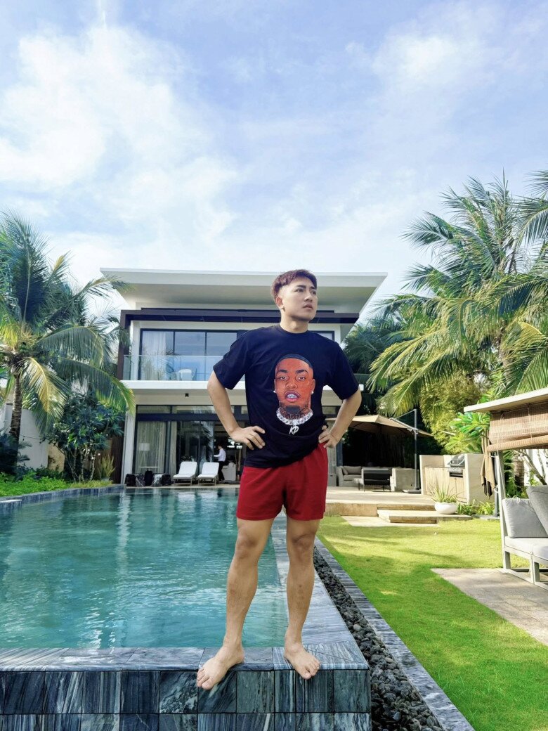 Châu Khải Phong có cuộc sống sung túc sau nhiều năm miệt mài hoạt động nghệ thuật.