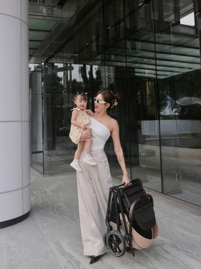 Vợ chồng nữ siêu mẫu can thiệp y học để có con chung.