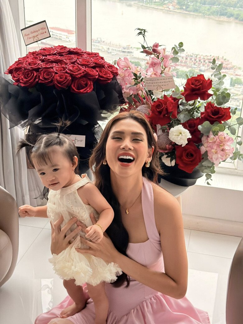 Võ Hoàng Yến hạ sinh con gái với ông xã kín tiếng.