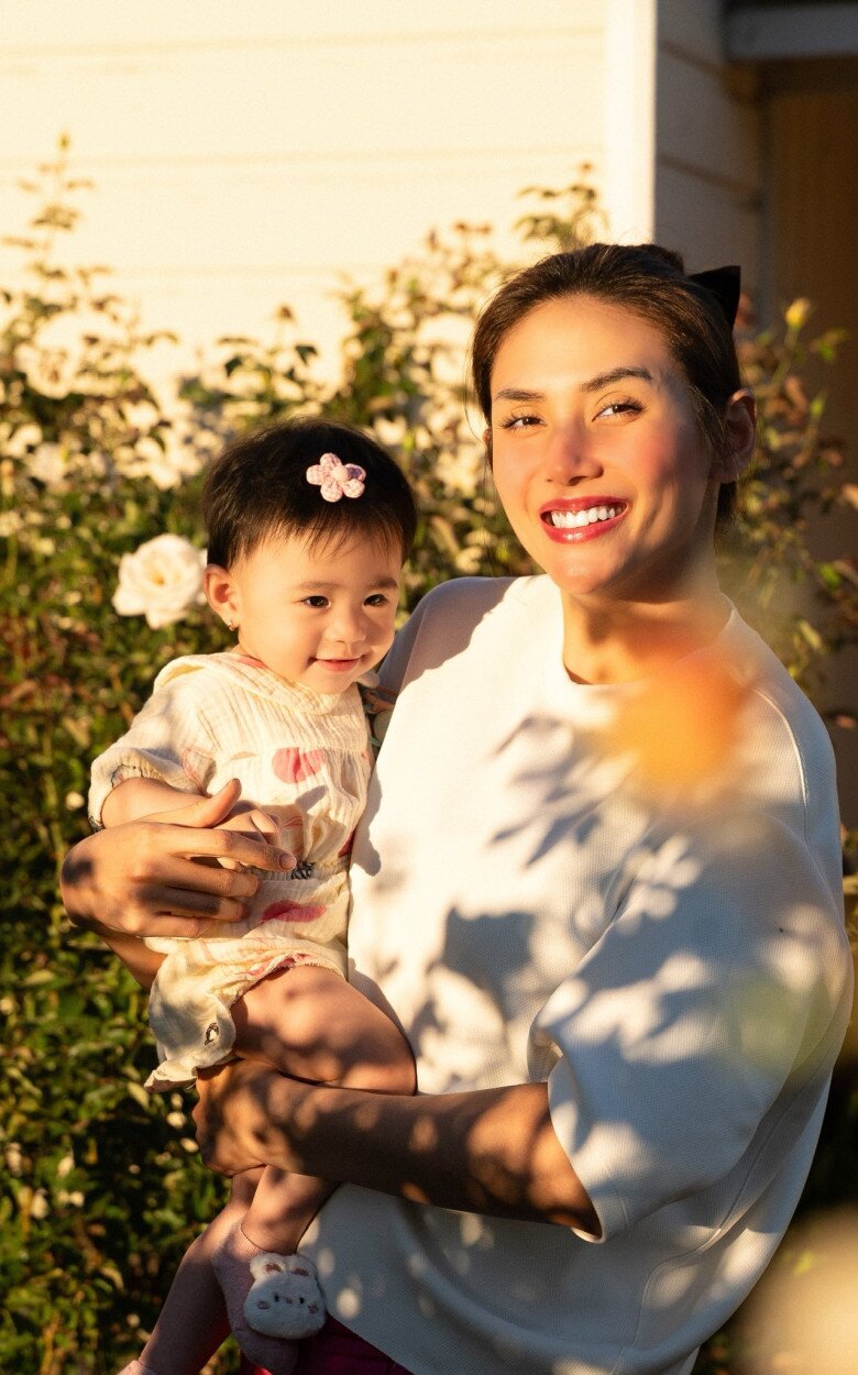 Siêu mẫu Võ Hoàng Yến được lòng mẹ chồng.