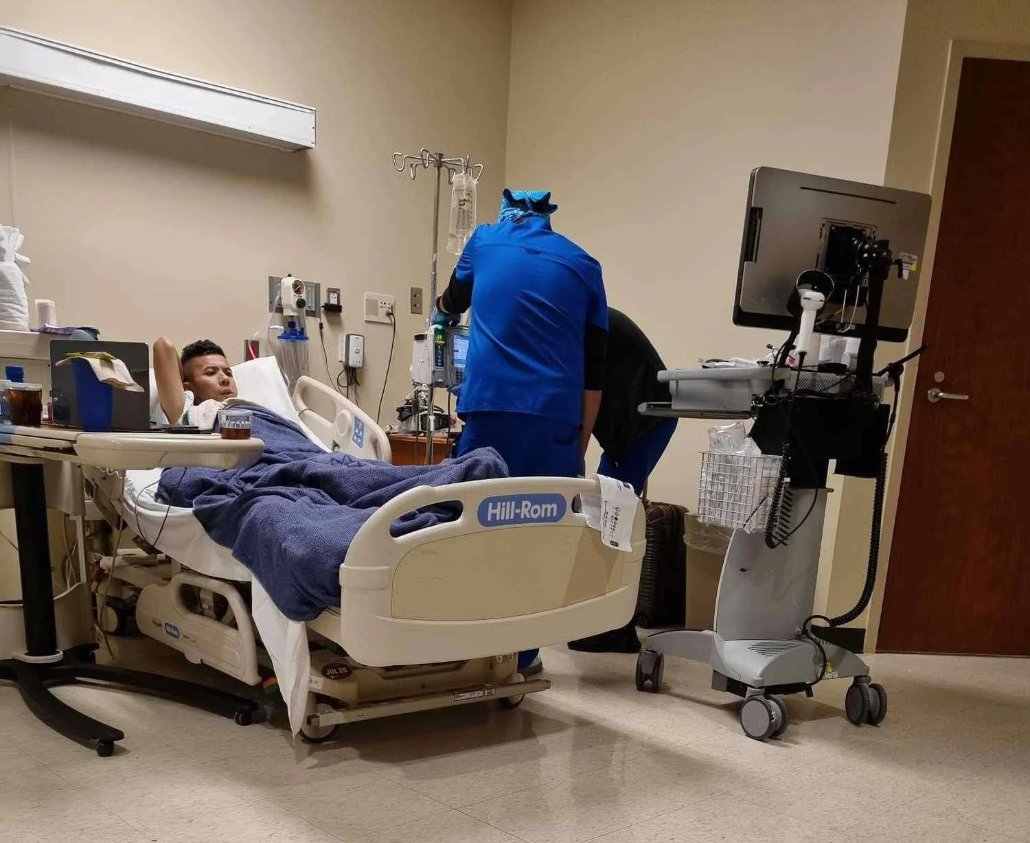 Kasim Hoàng Vũ bị viêm khớp xương hàm nặng, phải dừng ca hát vì biến chứng của căn bệnh.