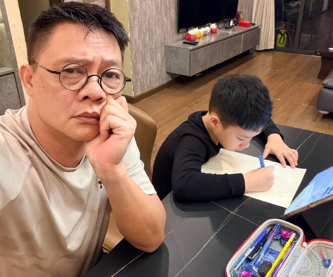 BTV Quang Minh sở hữu nhiều bằng cấp, chứng chỉ nhưng “chào thua” khi dạy học cho quý tử.
