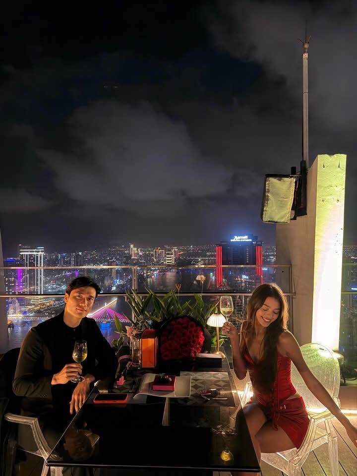 Bùi Tiến Dũng tự hào chia sẻ về bà xã, dùng nhiều tính từ tốt để miêu tả bạn đời.