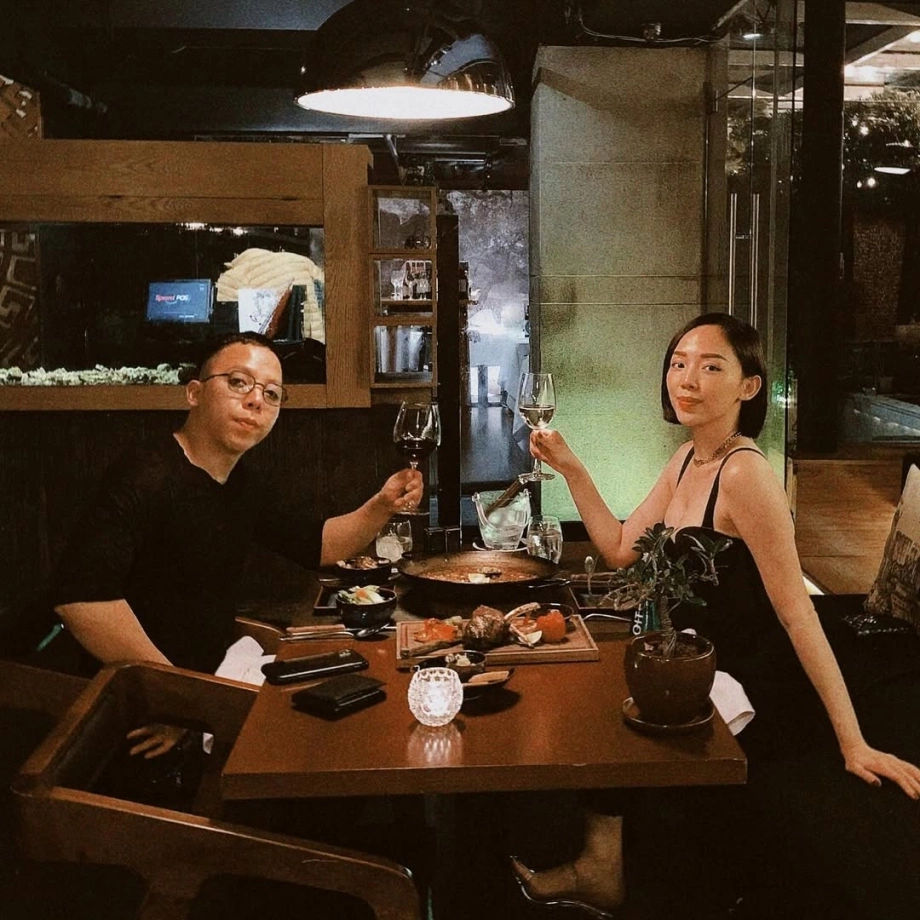 Cả 2 giữ mối quan hệ bạn bè, văn minh sau khi hôn nhân đổ vỡ.