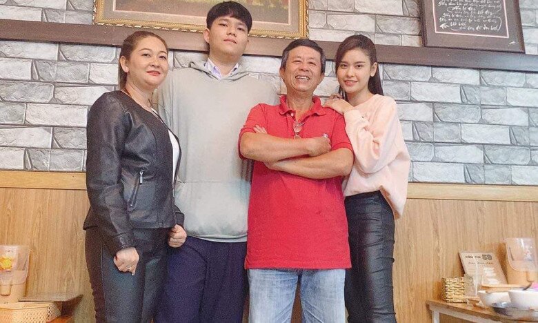 Nữ ca sĩ hàn gắn lại mối quan hệ với bố mẹ ruột.