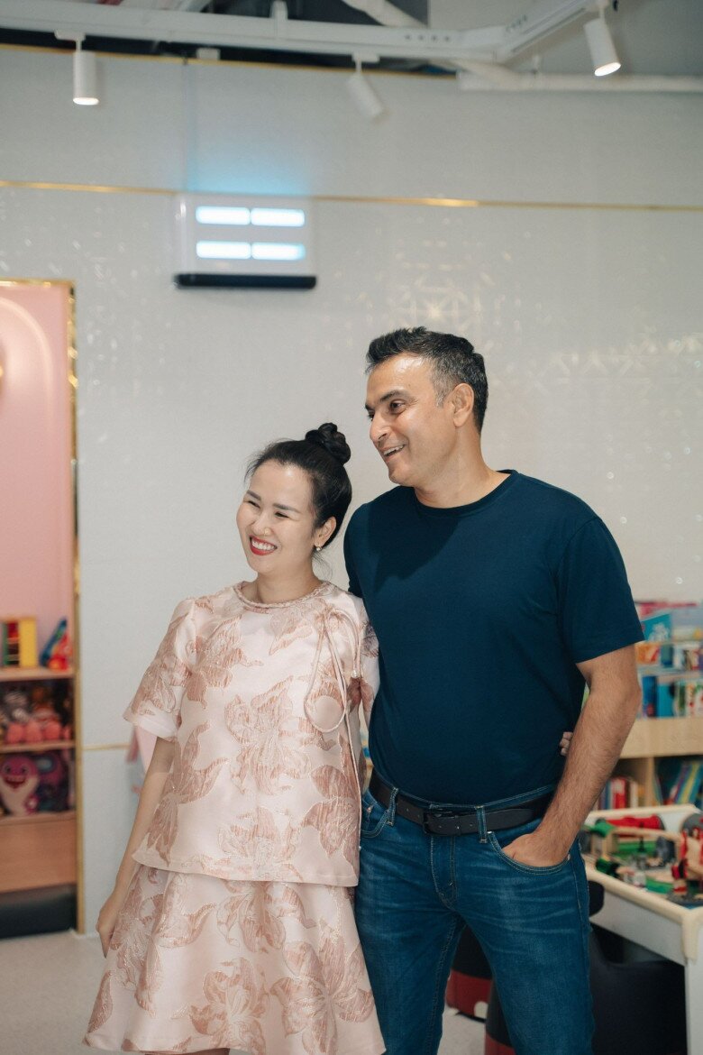 Nữ ca sĩ được &ocirc;ng x&atilde; y&ecirc;u thương v&agrave; l&agrave;m hậu thuẫn vững chắc để y&ecirc;n t&acirc;m hoạt động nghệ thuật