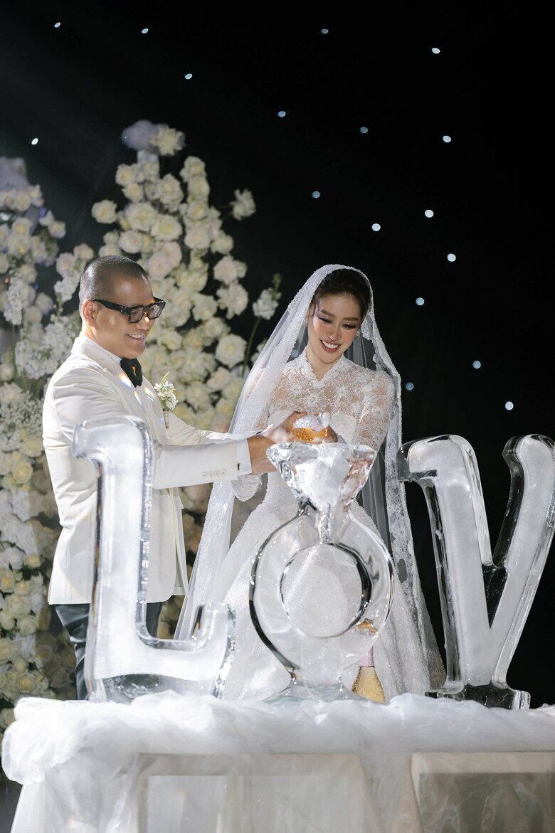 Khánh Vân và ông xã hơn 17 tuổi tổ chức đám cưới hồi cuối năm 2024.