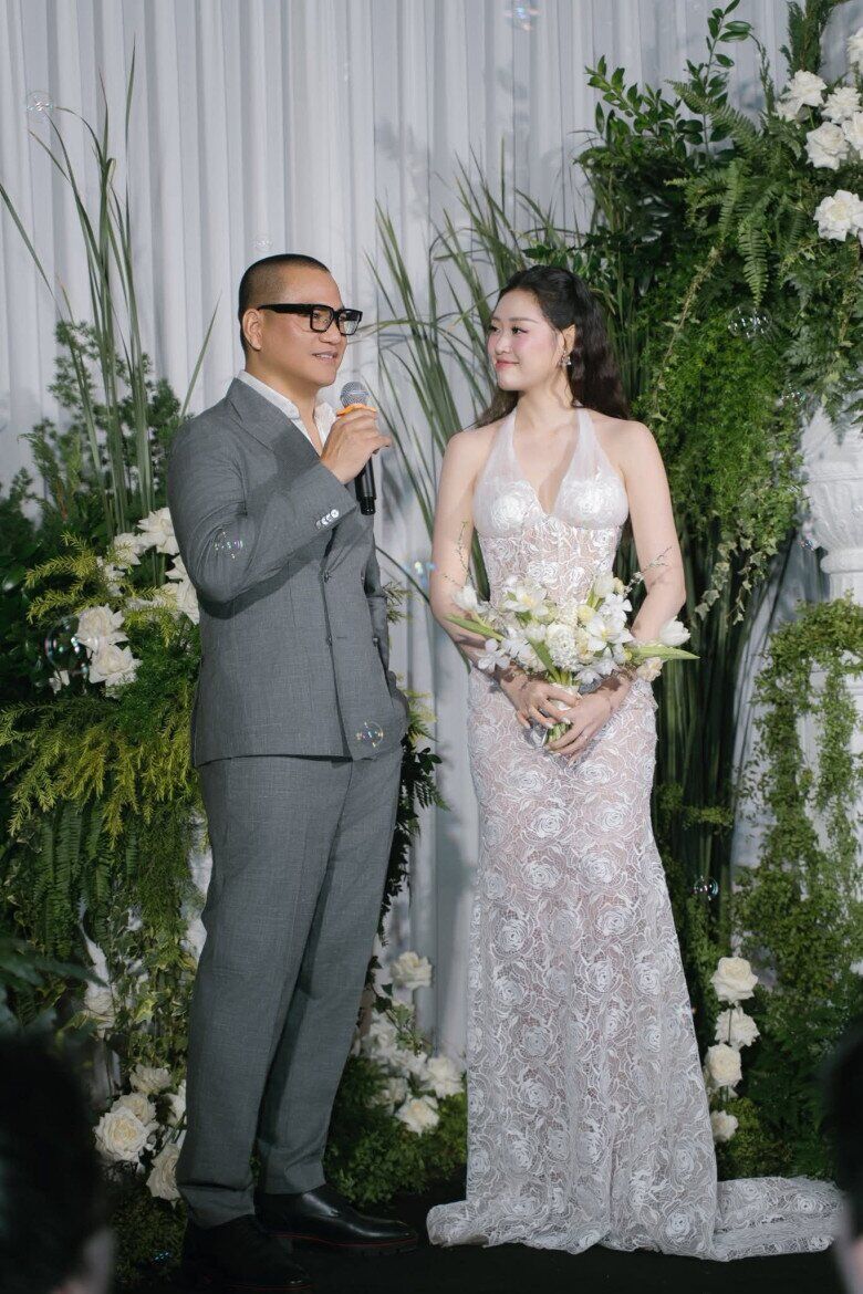 Sau 1 năm kết hôn, cặp đôi ngày càng hạnh phúc mặn nồng.