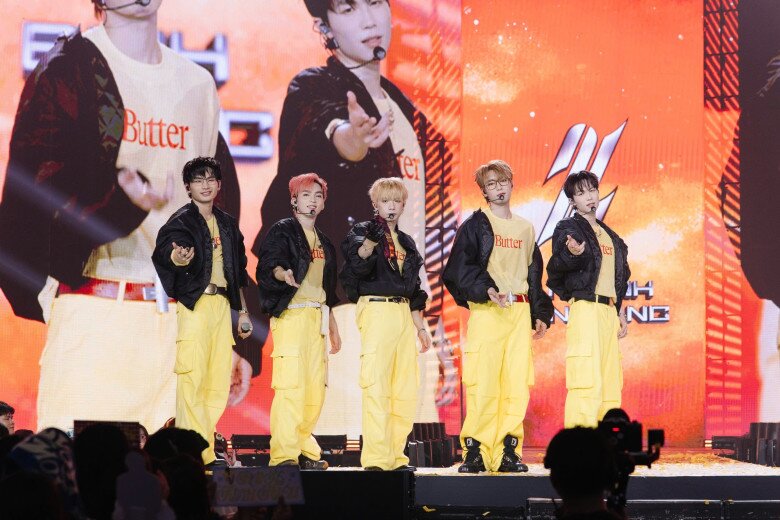 Tiết mục nhóm mang lại nhiều cảm xúc của các thực tập sinh.