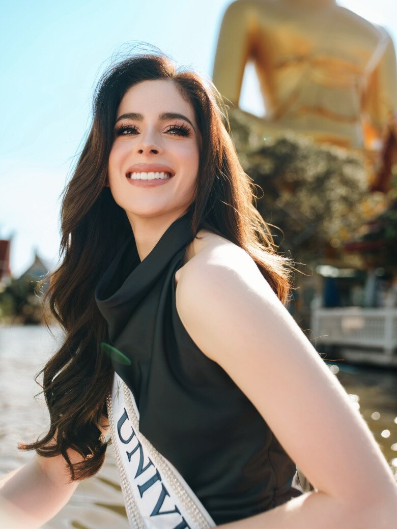 Fatima Bosch tốt nghiệp đại học nổi tiếng ở Mexico.