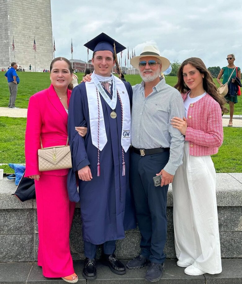 Các thành viên trong gia đình của Fatima Bosch đều có sự nghiệp thăng hoa.