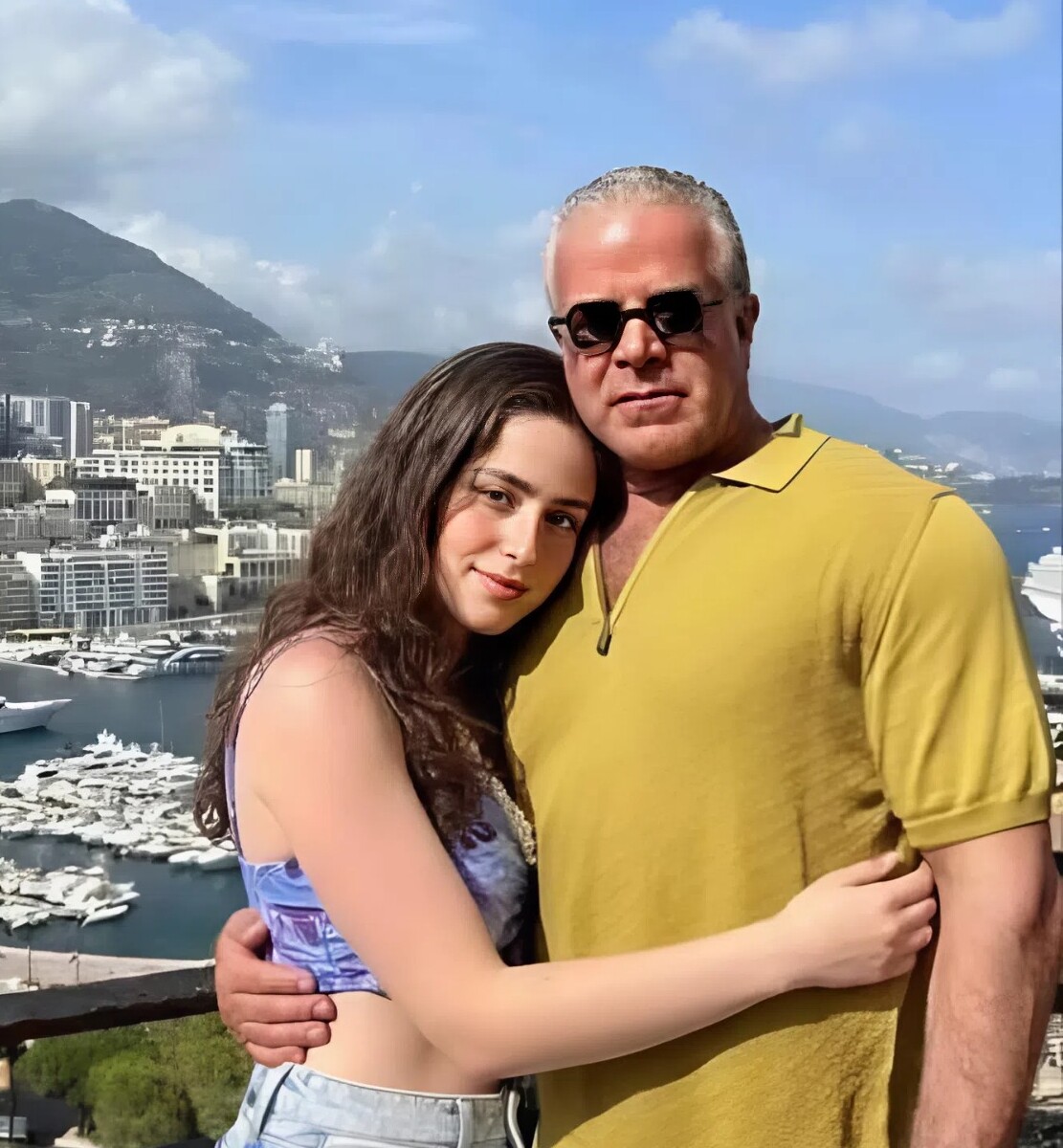 Fatima Bosch vướng tin đồn cặp kè Chủ tịch tổ chức Miss Universe để đổi lấy danh hiệu (ảnh có thể do AI cắt ghép).