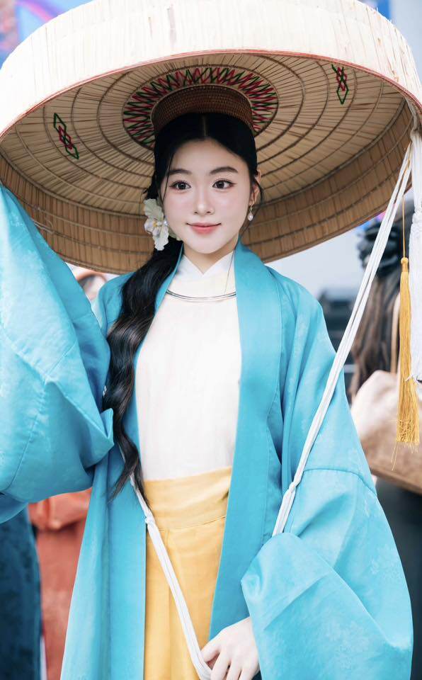 Nhan sắc xinh đẹp của con gái đầu lòng nhà MC Quyền Linh.