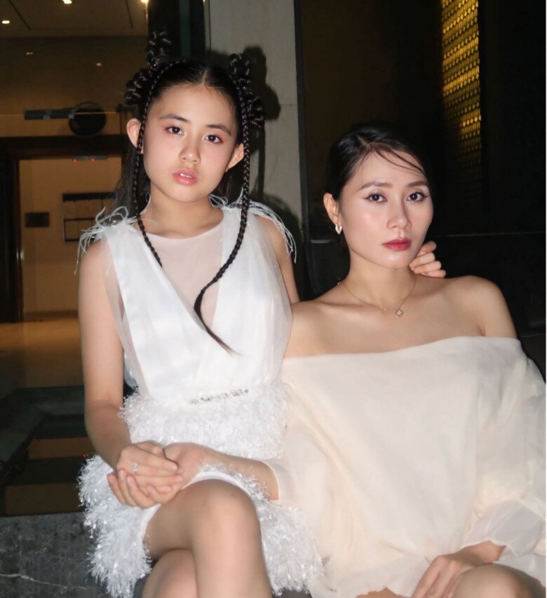 Con gái Thanh Hiền cũng thừa hưởng năng khiếu nghệ thuật từ bố mẹ.