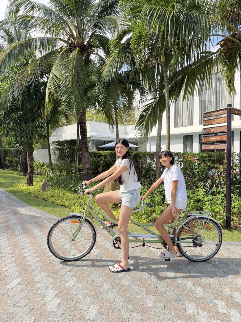 Các con của vợ chồng Bình Minh đều giỏi thể thao, thừa hưởng chiều cao nổi bật.