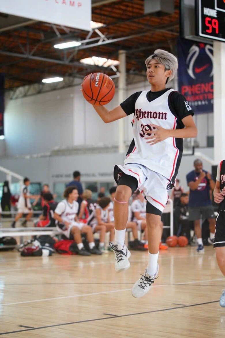 Con trai Lệ Quyên có niềm đam mê to lớn với môn bóng rổ.