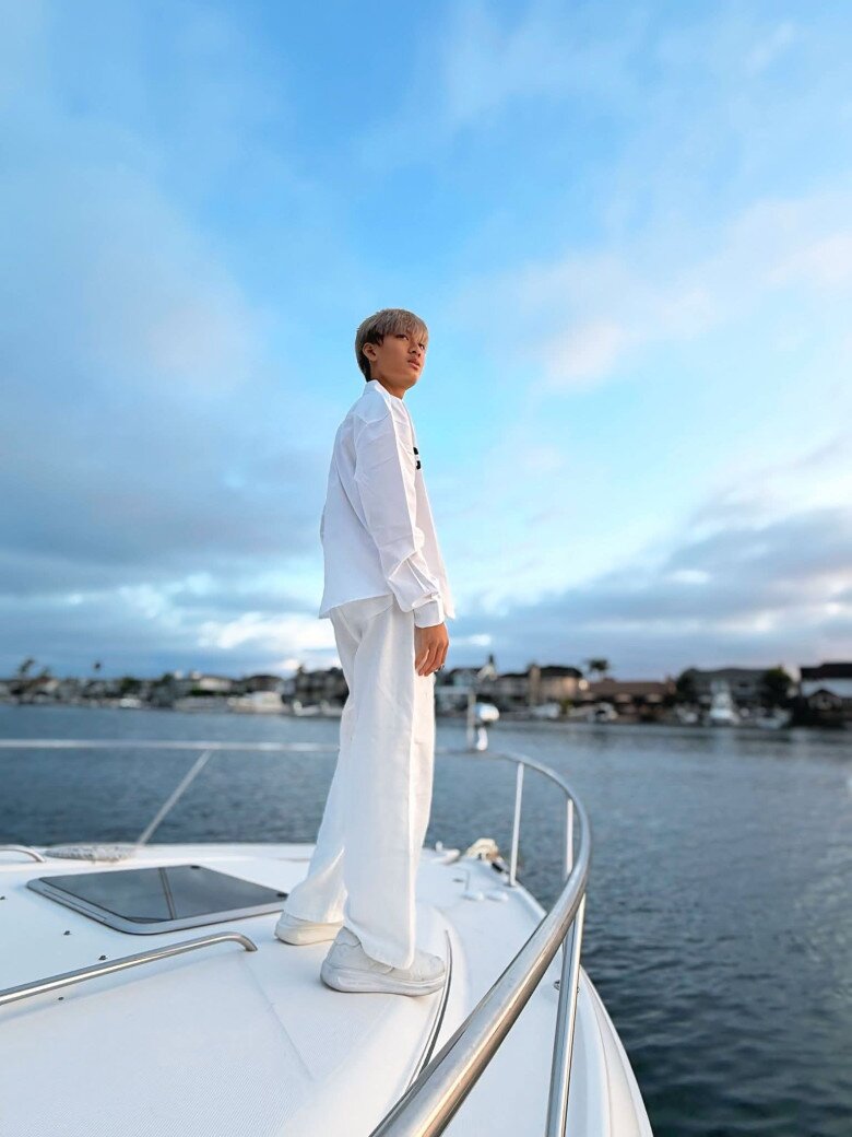 Con trai Lệ Quyên sở hữu chiều cao vượt trội ở tuổi 14.